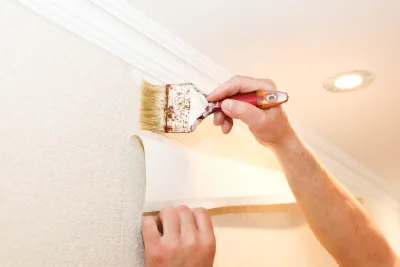 Pose de papier peint à Sérigny — revêtements muraux et toiles de verre